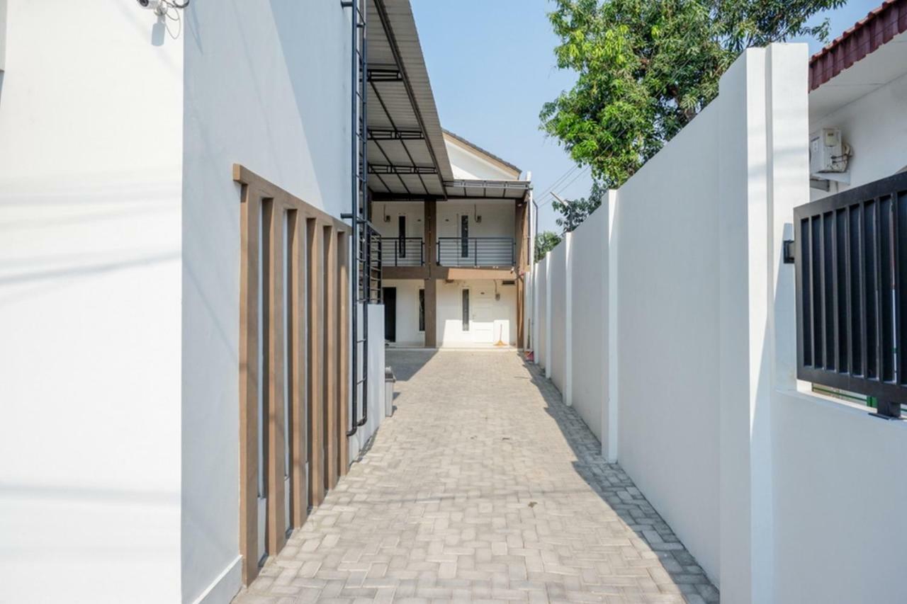 Reddoorz Plus Syariah Near Stasiun Tegal 2 Extérieur photo
