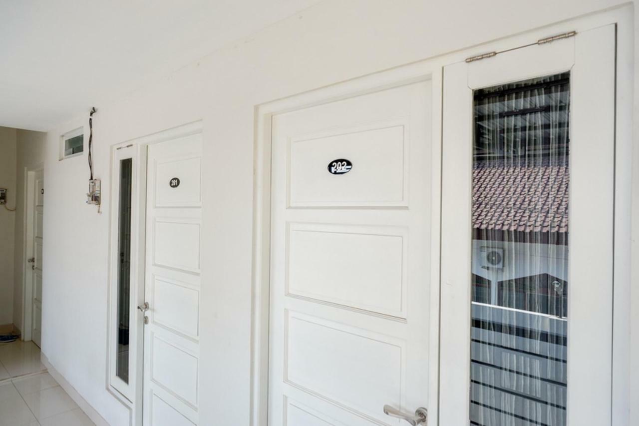 Reddoorz Plus Syariah Near Stasiun Tegal 2 Extérieur photo